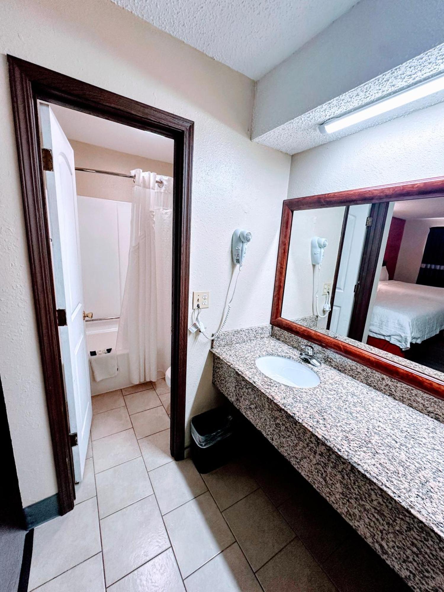 Relax Inn Henryetta 外观 照片